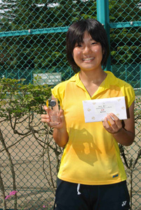女子シングルス18歳以下優勝　鹿子木　育（三菱養和TC）選手