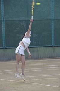 女子ダブルス決勝 森選手のサービス