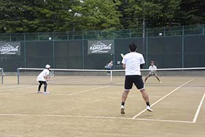 混合ダブルス決勝 手前が優勝 西岡・清水組