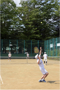 男子ダブルス決勝　鵜沢選手のサービス