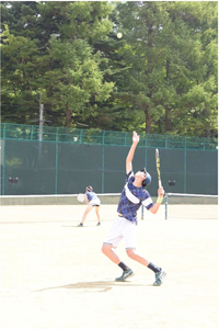 混合ダブルス決勝　木元選手のサービス